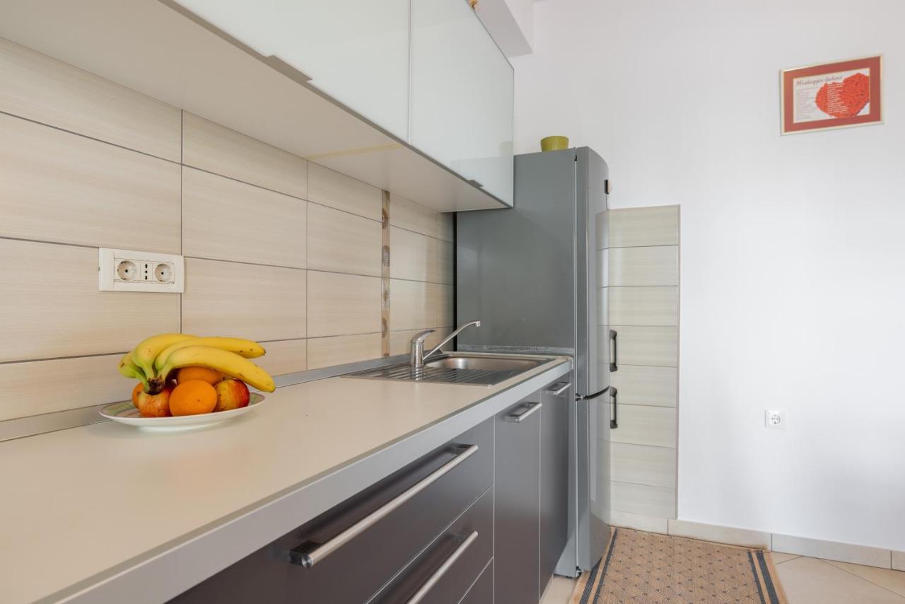 Apartment For 5 Makarska Exterior foto
